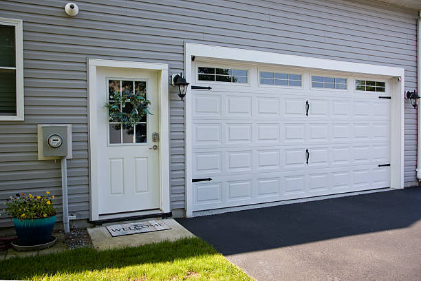 24/7 Emergency Garage Door Panel Replacement experts in Wolf Creek, UT